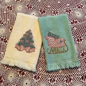 Pastel Christmas fingertip towels